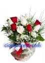 Aşk Küresi Kırmızı ve Beyaz Güller